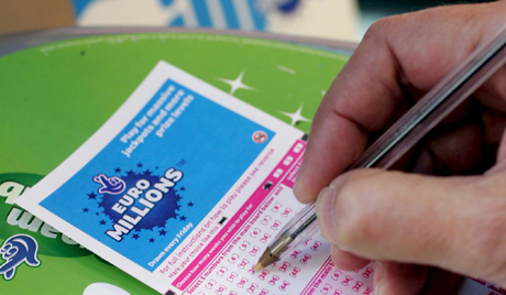 Lotaria EuroMillions, ëifti nga Britania fitoi 230 milionë dollarë