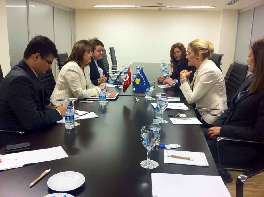 Turqia i ofron mbështetje Kosovës në politikat sociale 