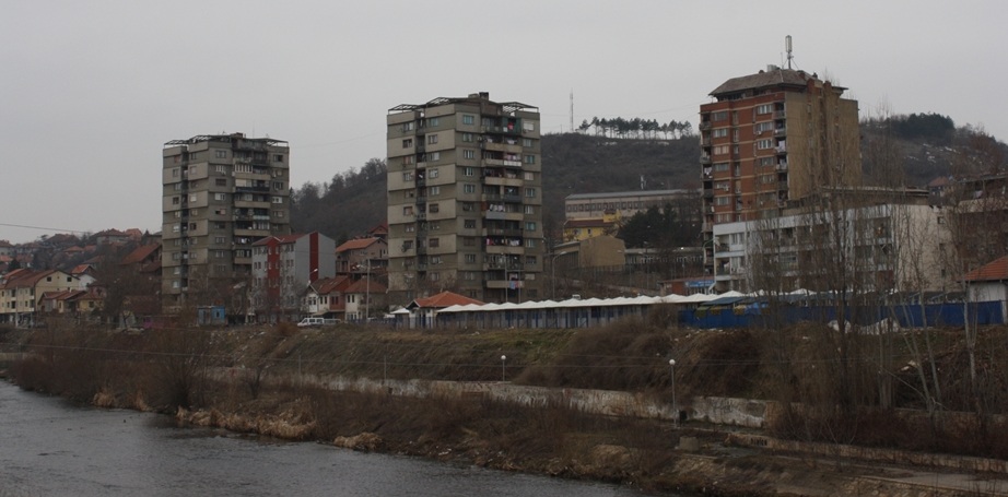 “Mbrojtja civile” dyshohet se kreu shpërthimin terrorist në Mitrovicë