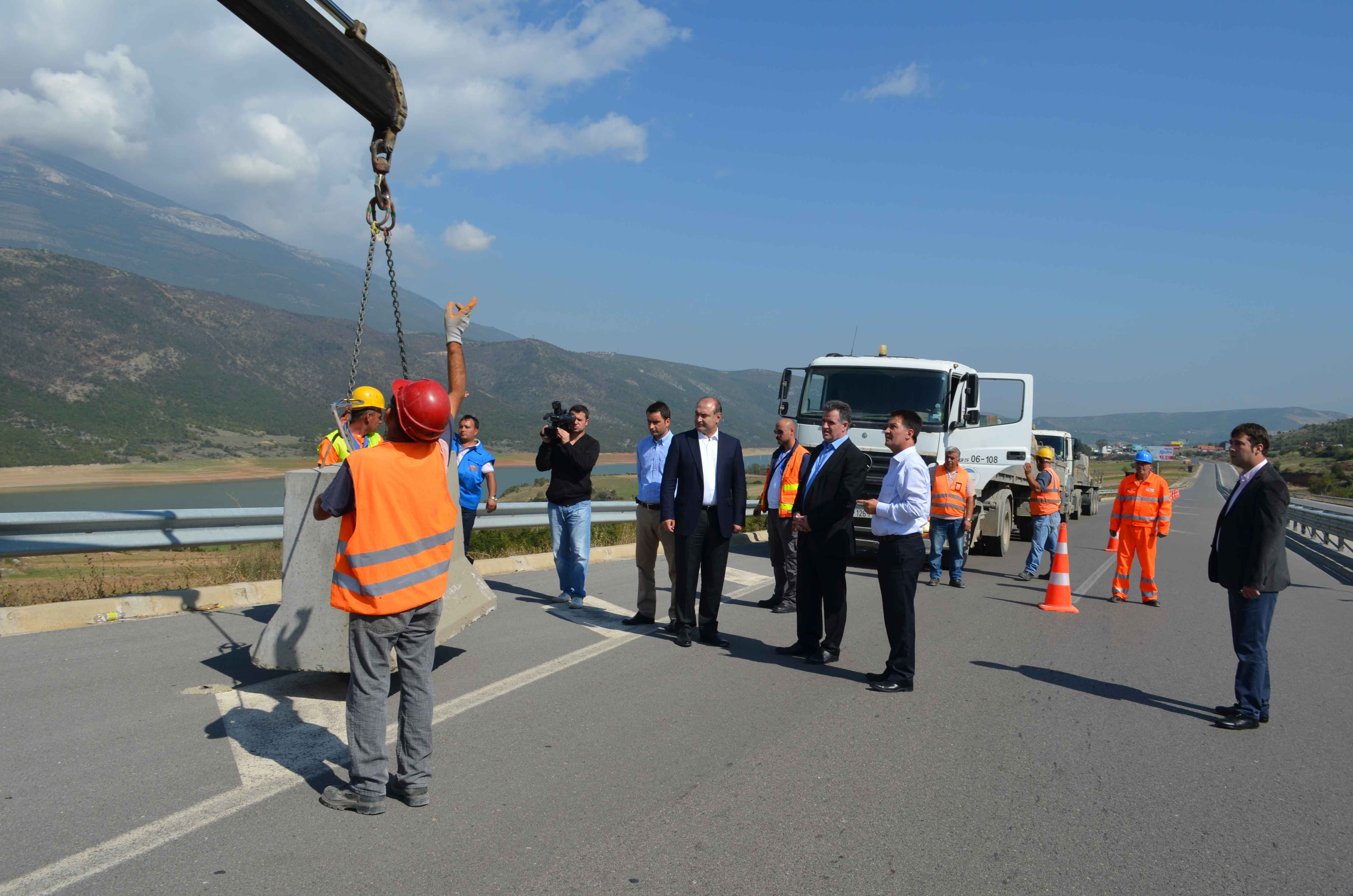 Kosova i dorëzon Shqipërisë një donacion për Rrugën e Kombit 
