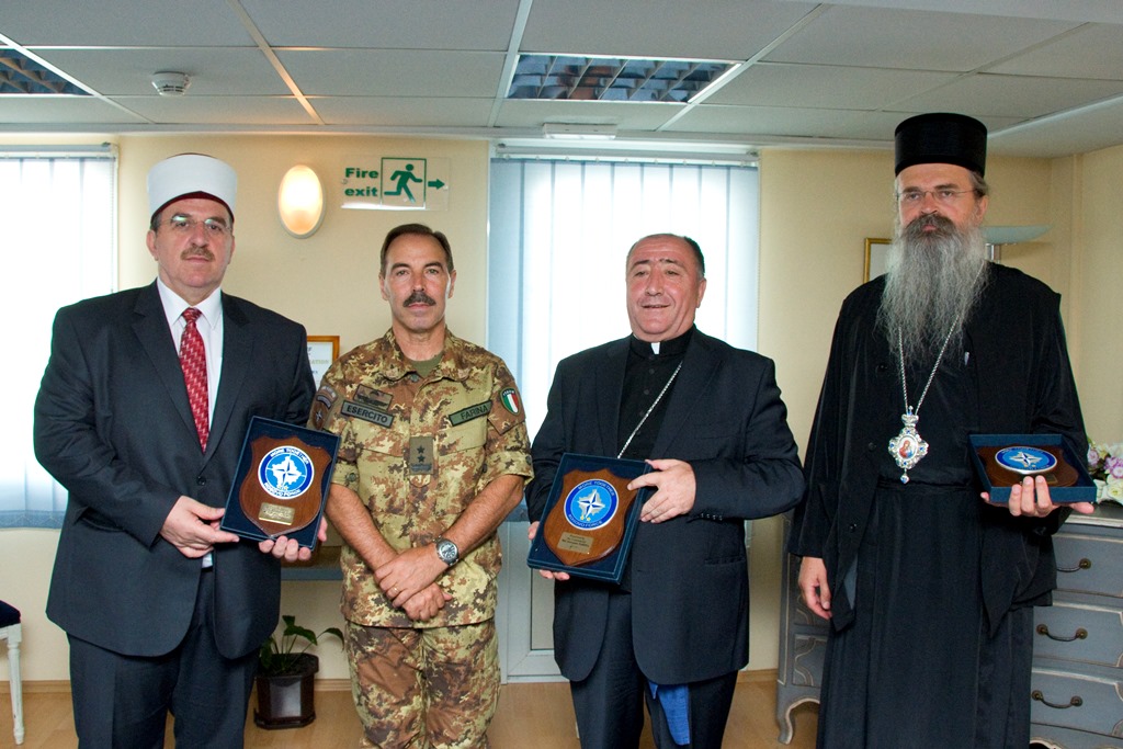Udhëheqësit fetarë takohen me Gjeneral e KFOR-it