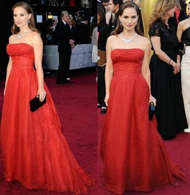 Natalie Portman shet fustanin e mbrëmjes Oscar 