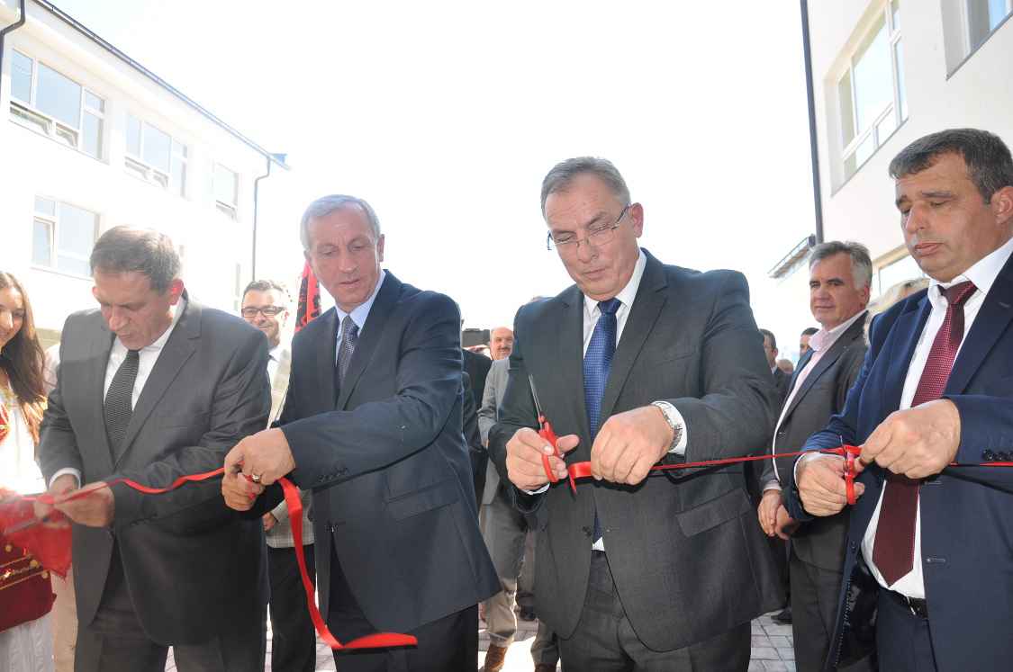 Përurohet objekti i ri i gjimnazit “Zenel Hajdini” në Gjilan