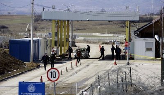 KFOR hap pikëkalimin kufitar në Jarinje