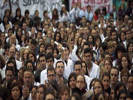 Spanjollët në mbrojtje të shëndetësisë publike
