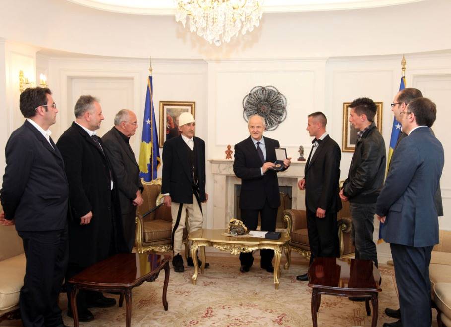Presidenti Sejdiu priti familjarët e dëshmorëve Geci dhe Berisha    