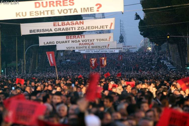 Opozita në Shqipëri organizon protesta në disa qytete