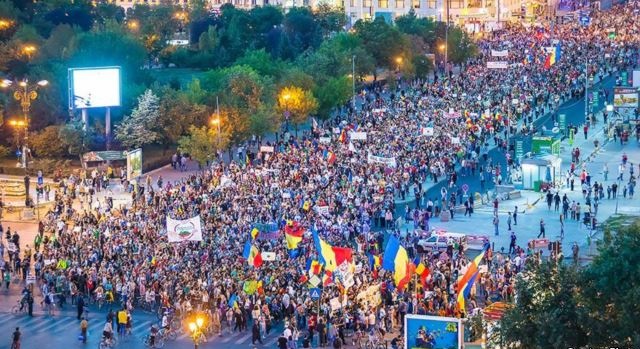Rumunët në protestë kundër hapjes se minierës së arit
