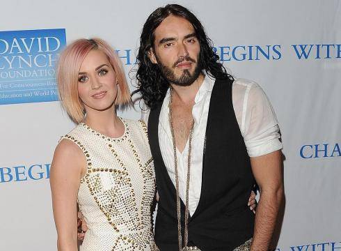 Katy Perry nënshkruan divorcin me Russell Brand 