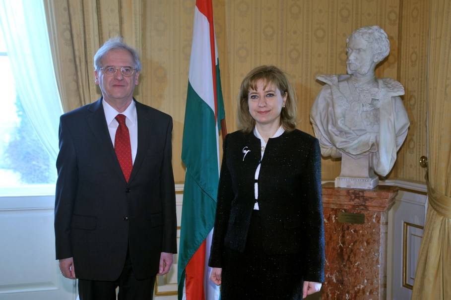 Ambasadorja Sherifi dorëzon letrat kredenciale Presidentit të Hungarisë