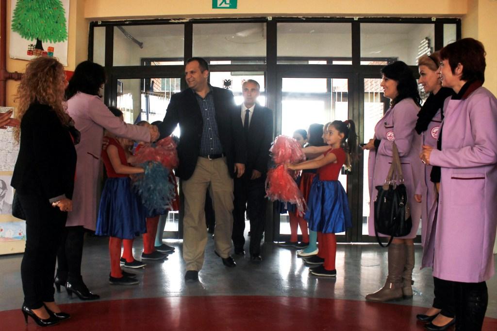 Ahmeti e Vitia inspektojnë renovimet në Qendrat e Mjekësisë Familjare 