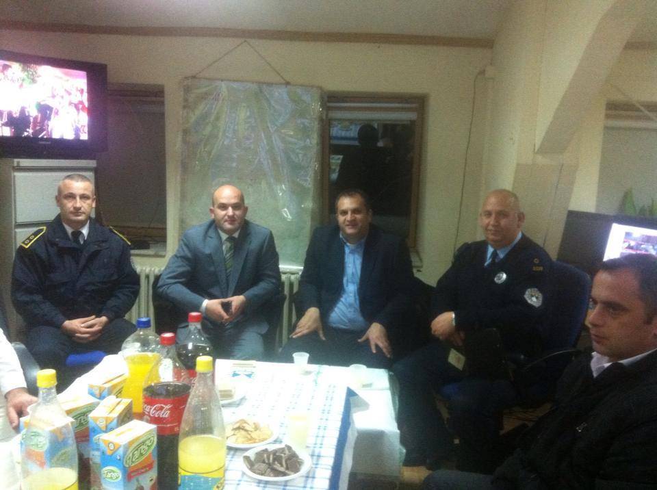 Shpend Ahmeti viziton policët në detyrë