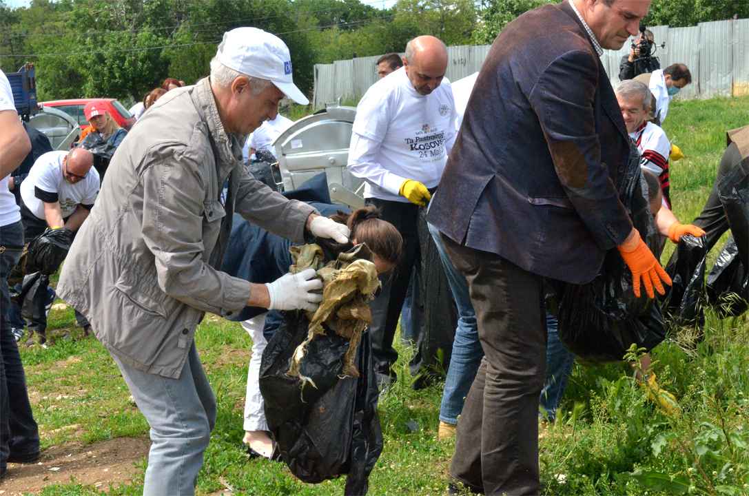 Lunaçek ftonë qytetarët për pastrimin e Kosovës nga mbeturinat 