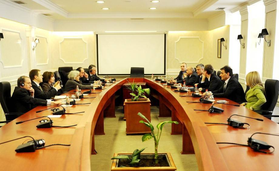 Thaçi bisedon me ambasadorët e Kuintit për themelimin e Asociacionit 