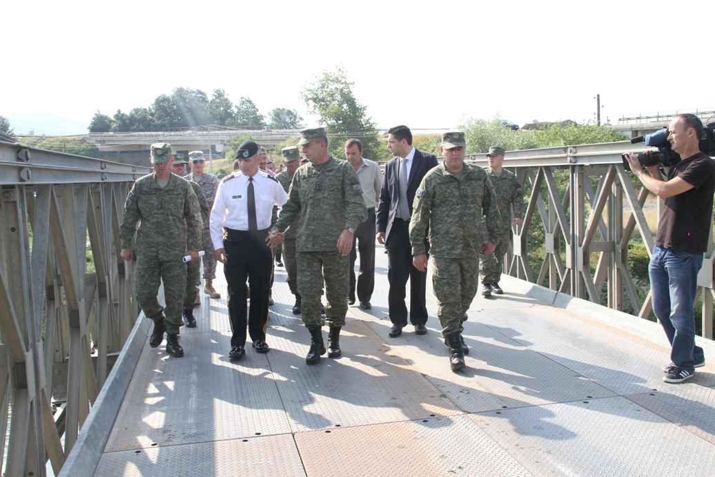 Gjeneral major Timoty Orr vizitoj urën e ndërtuar nga FSK-ja  