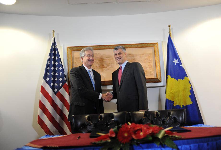 Burns rikonfirmon mbështetjen e fuqishme të SHBA-ve për Kosovën