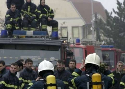 Zjarrefikësit e Prishtinës në grevë
