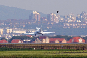 Ballkani kthehet të aeroportet e vogla 