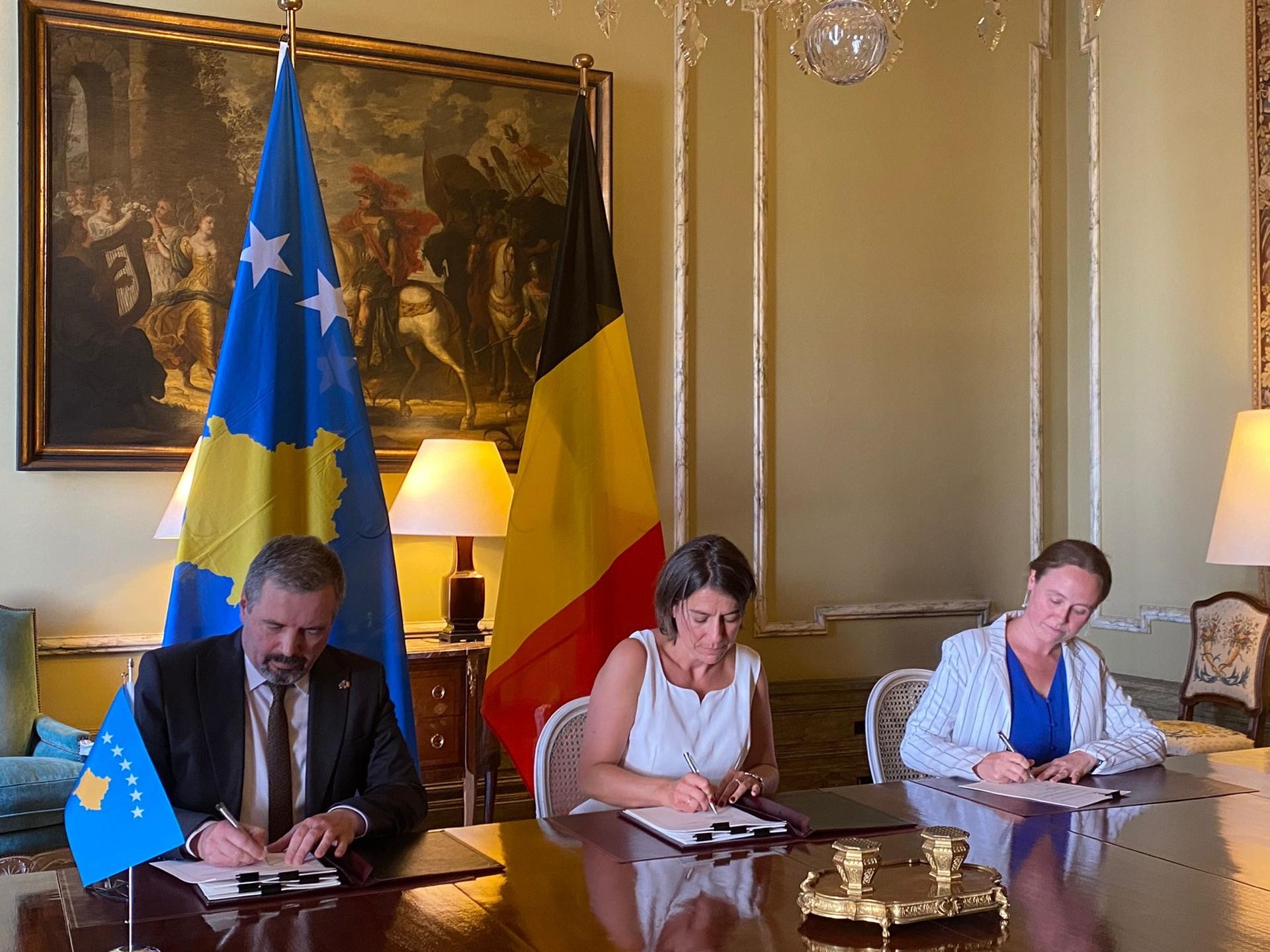 Kosova dhe Belgjika nënshkruajnë marrëveshje për ushtrimin e profesioneve të familjarëve të diplomatëve