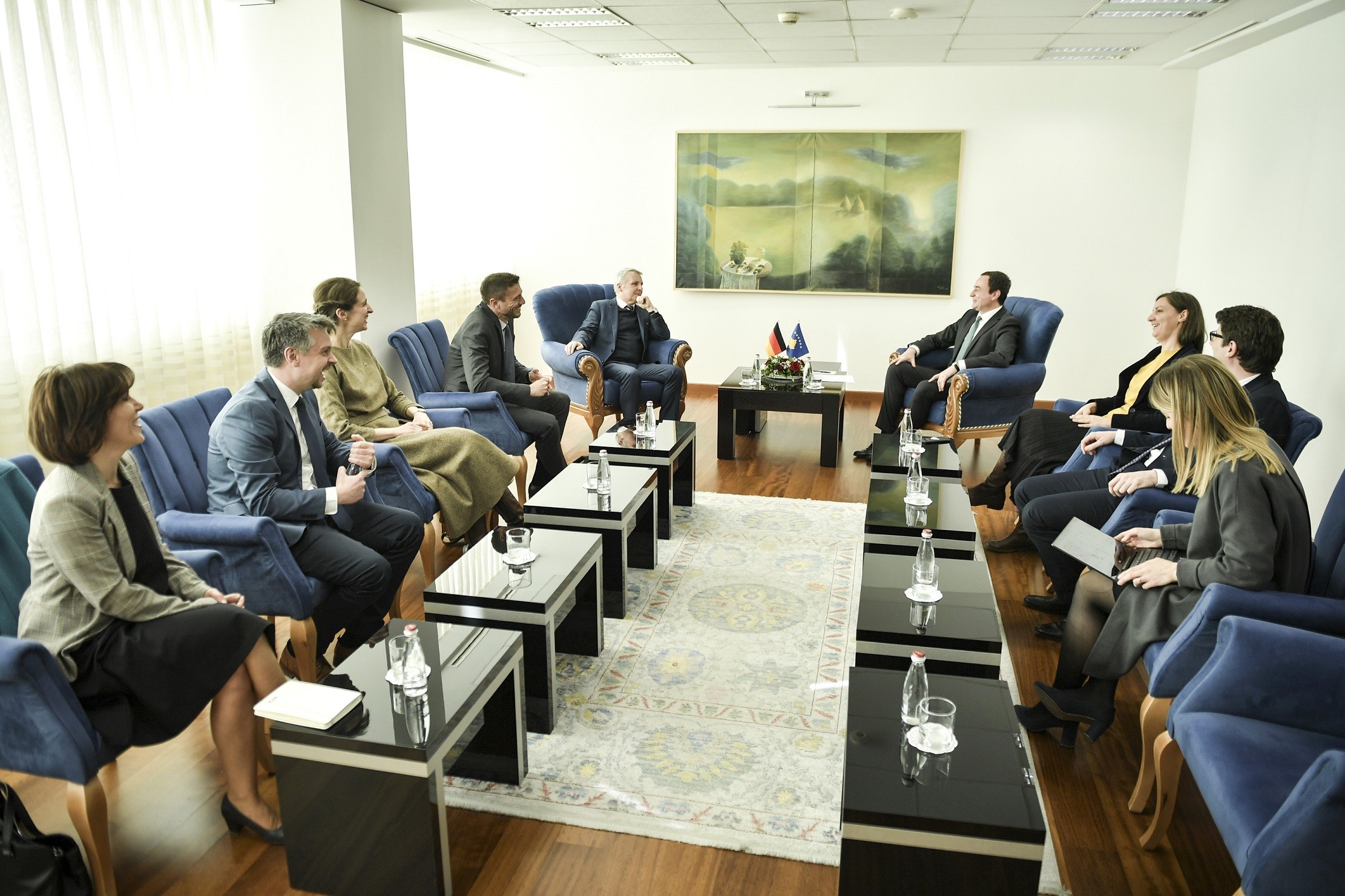Kryeministri Kurti diskutoi me KfW-në për projektin 64 milionë euro “Solar4Kosovo”