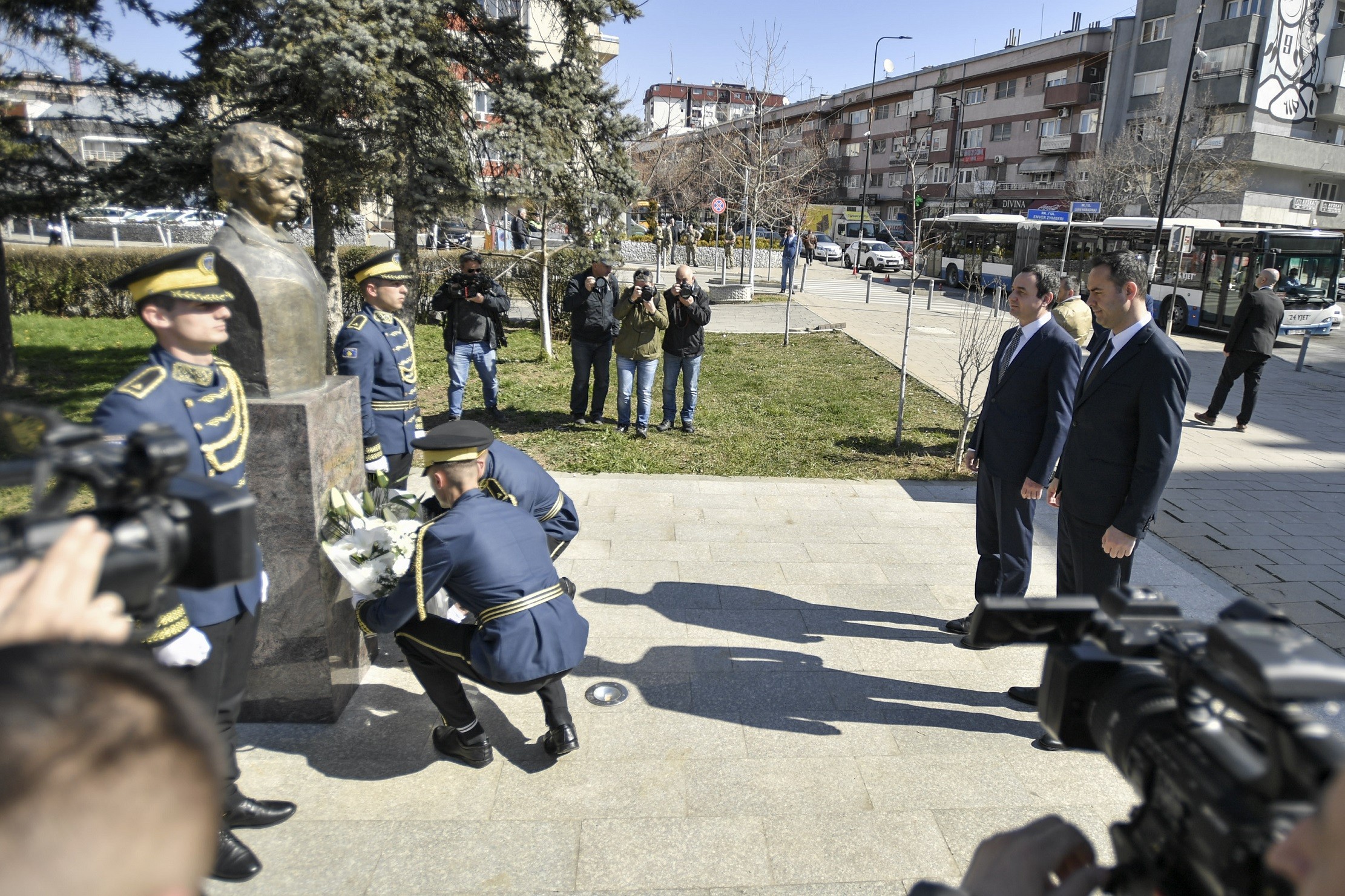 Ndërhyrja e NATO-s për të ndalur gjenocidin në Kosovë mban vulën e zonjës Albright