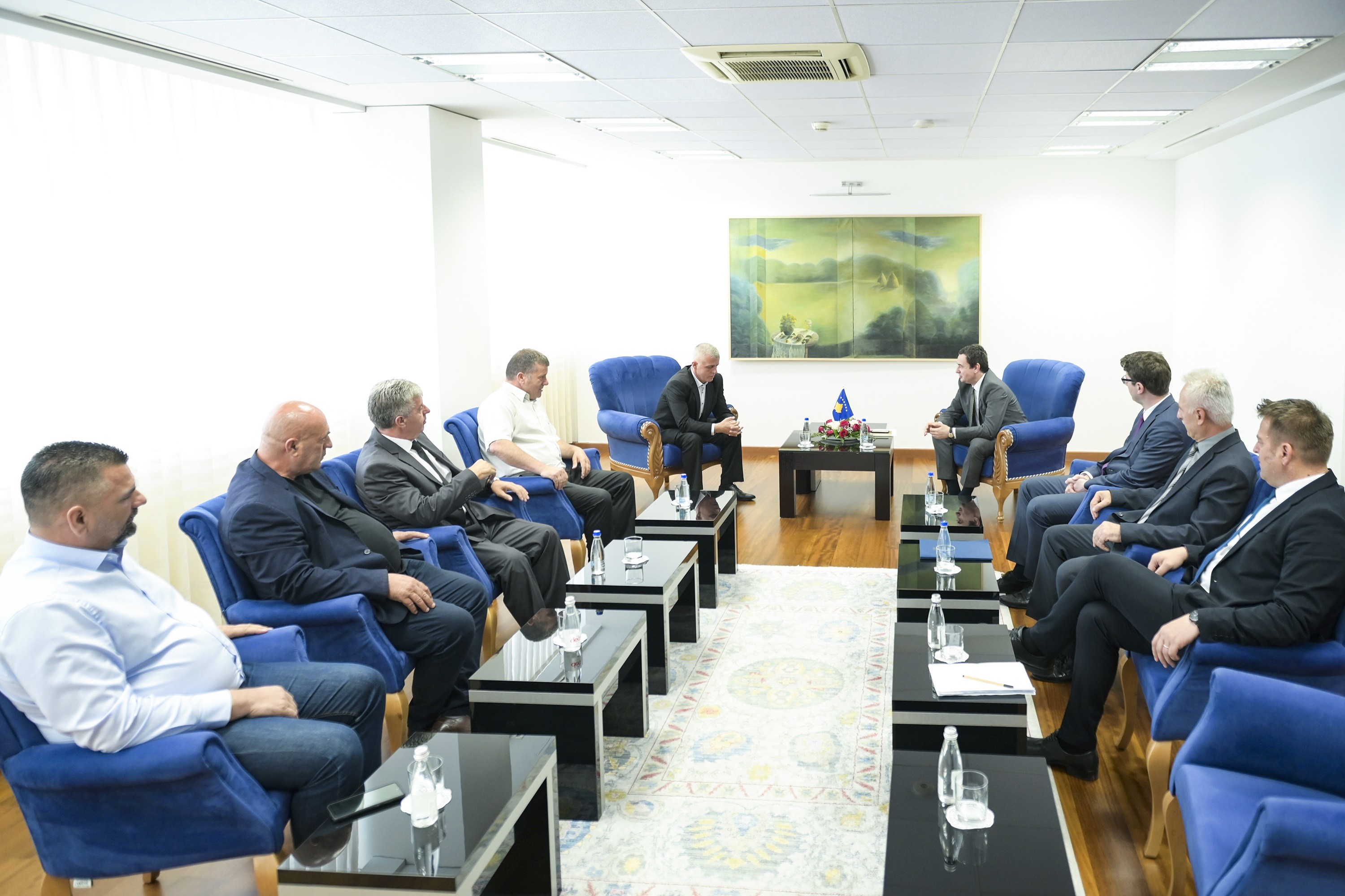 Kryeministri Kurti takoi përfaqësuesit e organizatave të dala nga lufta e UÇK-së