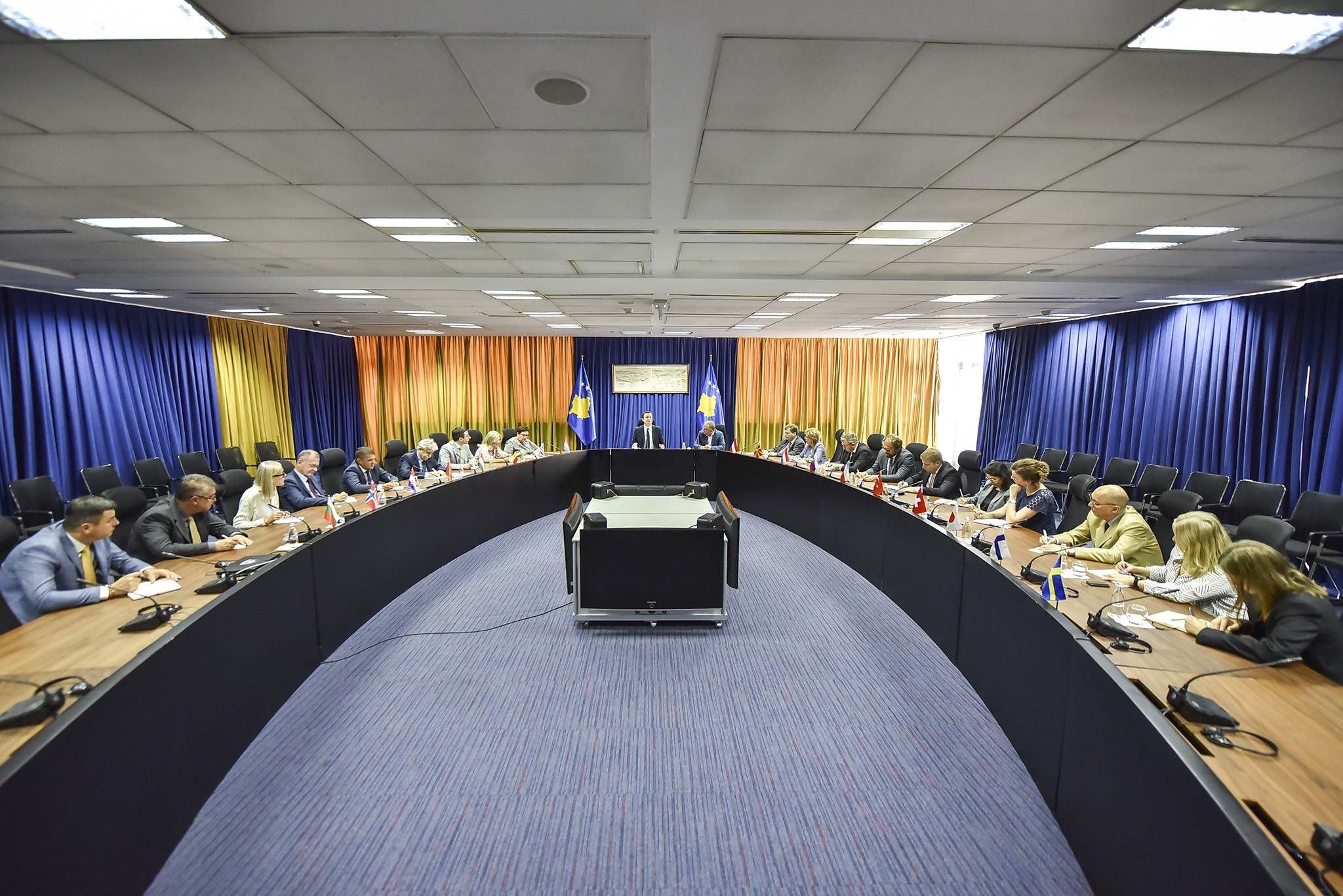 Kryeministri Kurti takoi përfaqësuesit e shteteve anëtare të NATO-s e BE-së