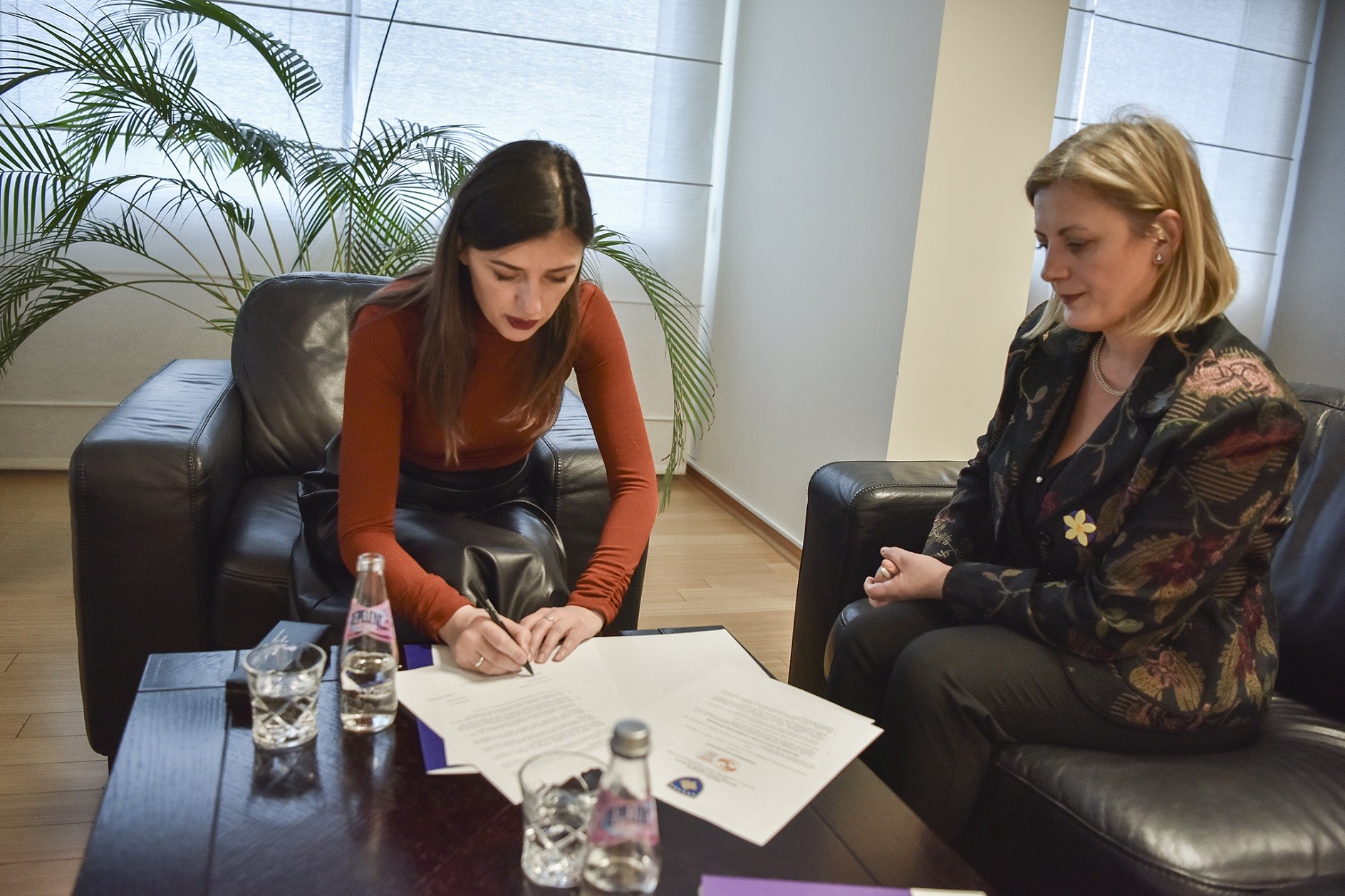 Ministrja Haxhiu nënshkruan marrëveshje me QKRMT