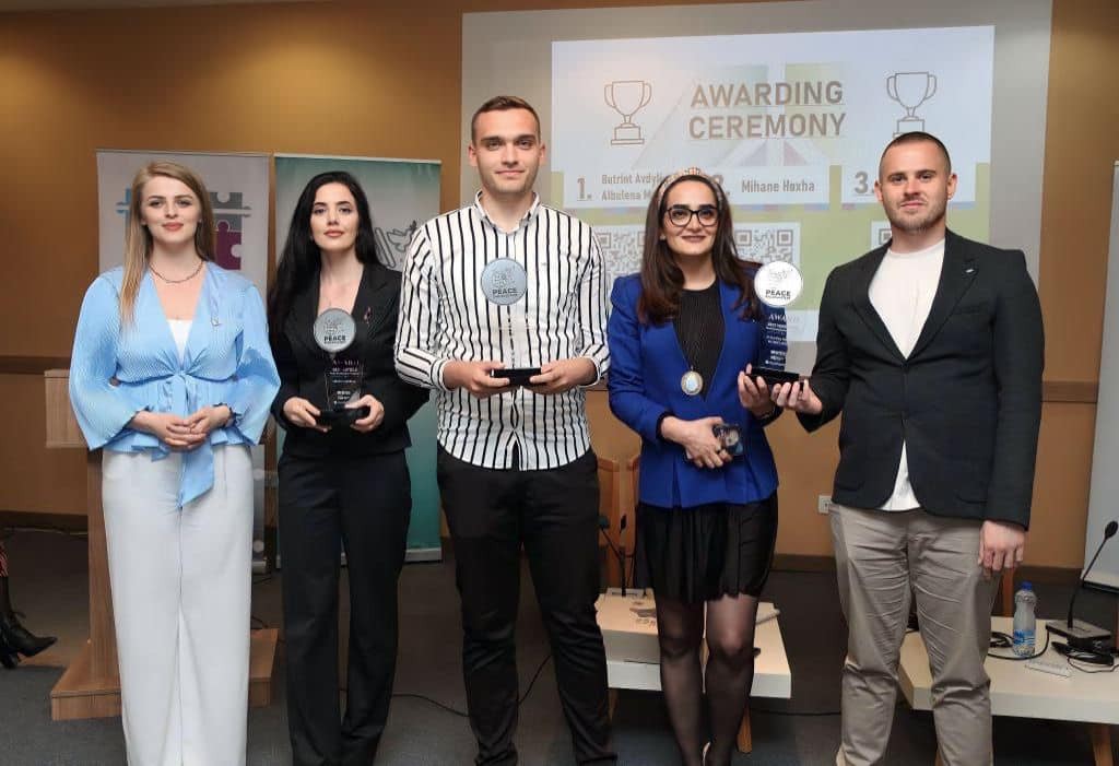 Gazetarja Albulena Mavraj dhe redaktori Butrint Avdyli shpërblehen me çmimin ‘Video-storja më e mirë’