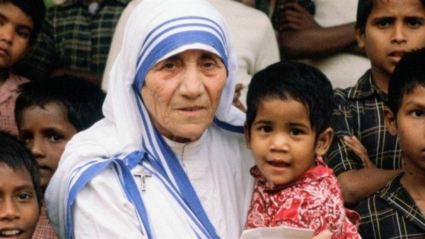 Shënohet 108 vjetori i lindjes së Nënë Terezës 