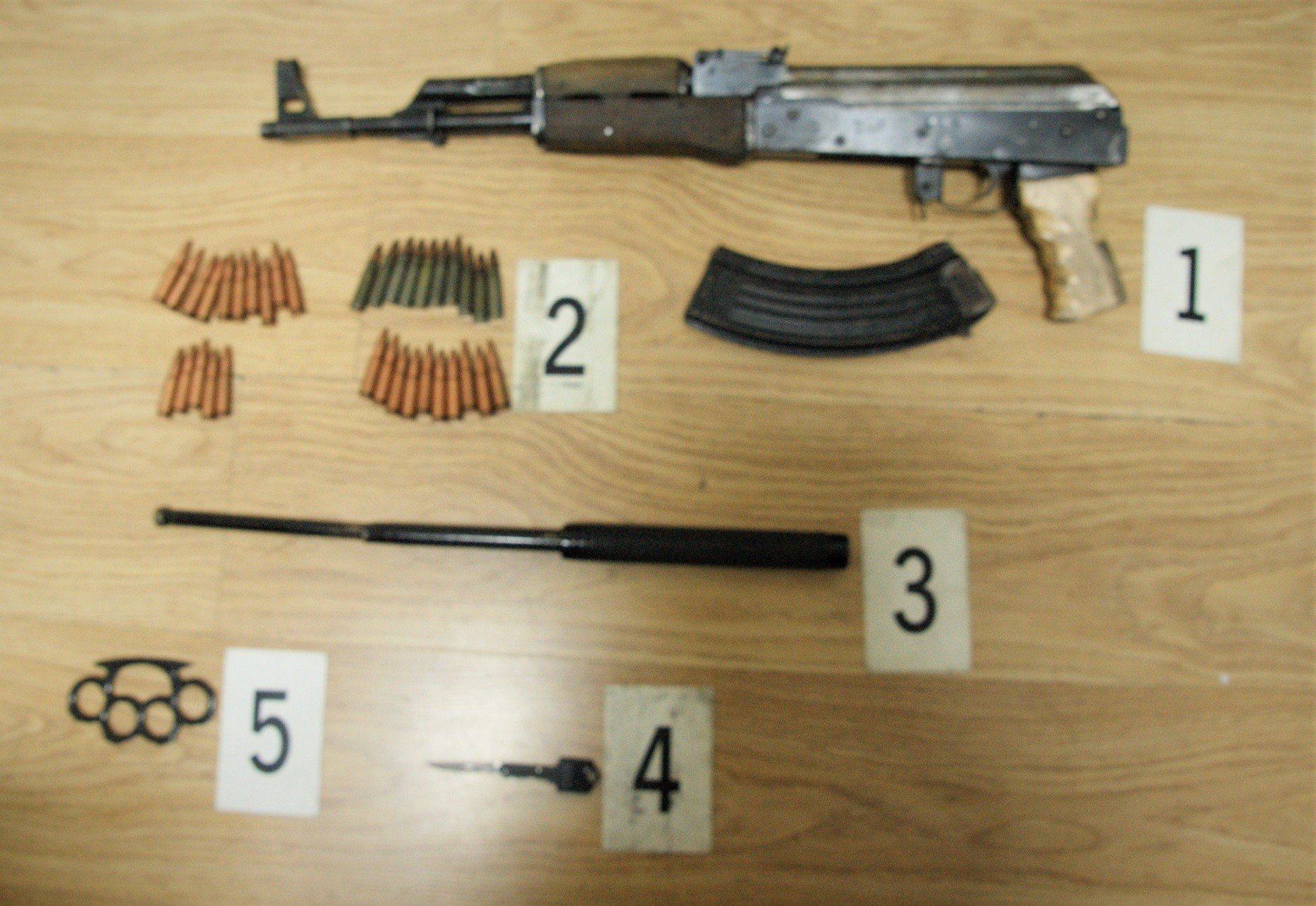 Arrestohen 5 persona për mbajtje ose posedim të paautorizuar të armëve