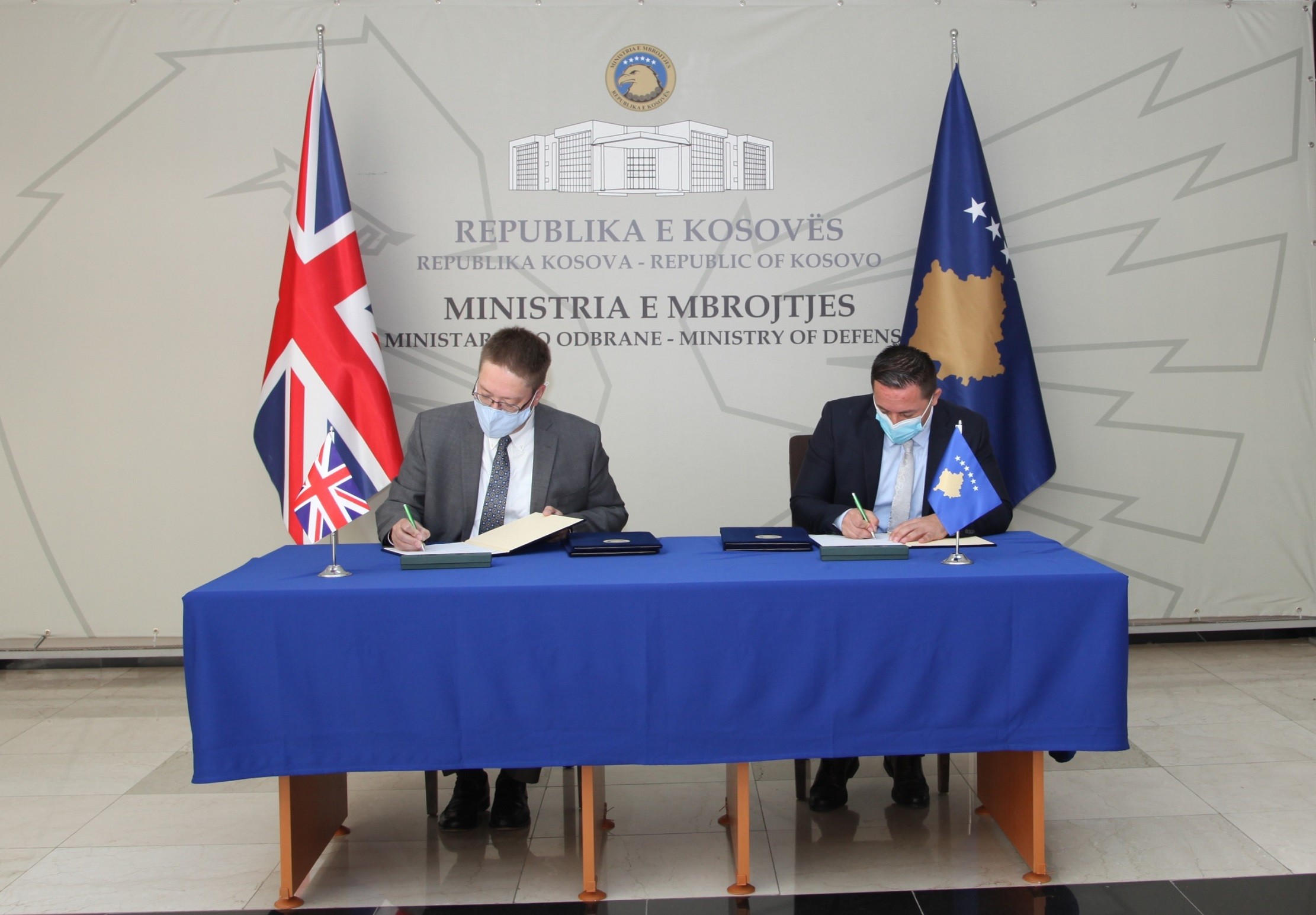 Kosova dhe Britania nënshkruan Memorandumi në fushën e Mbrojtjes    