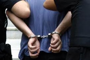 Policia arreston blerësin online