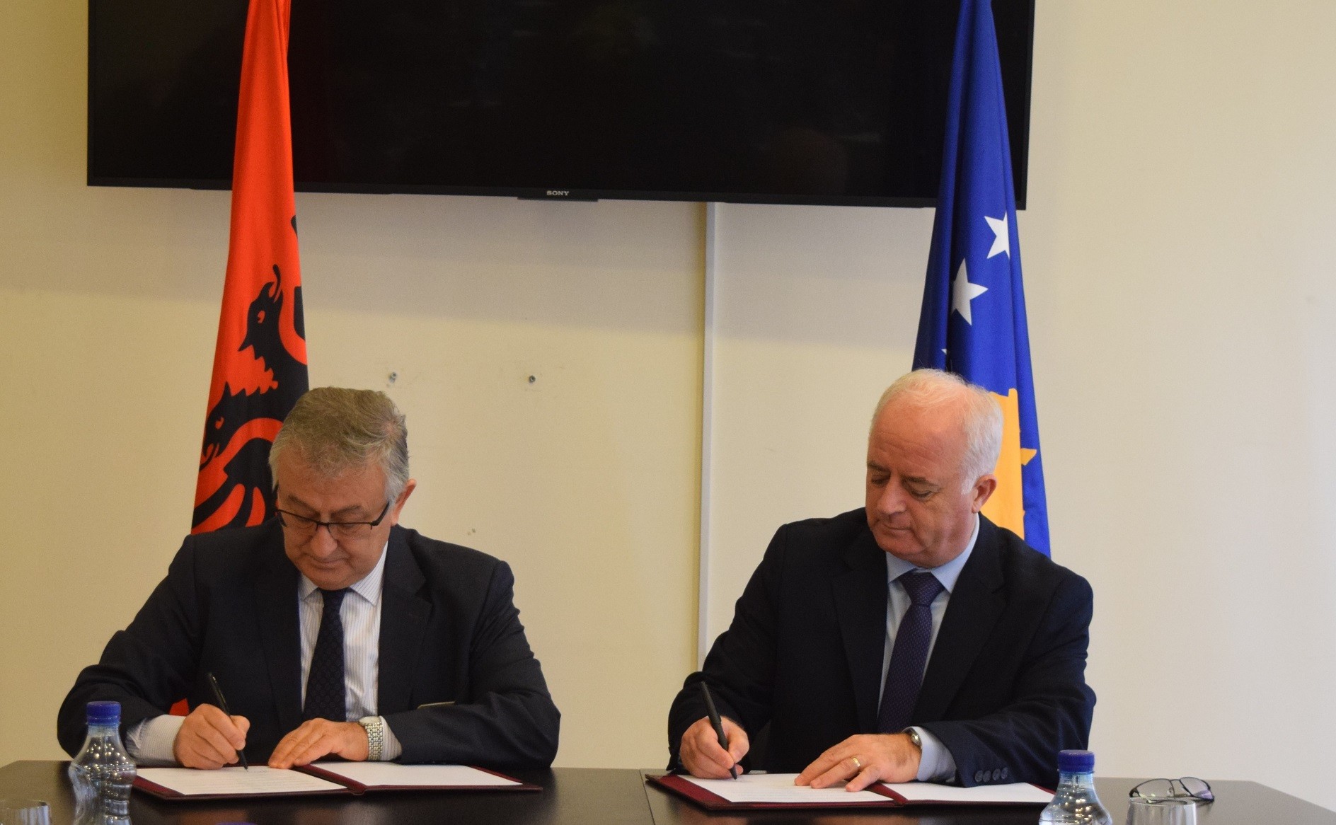 ZRRE nënshkruan marrëveshje me Enti e Energjisë së Shqipërisë