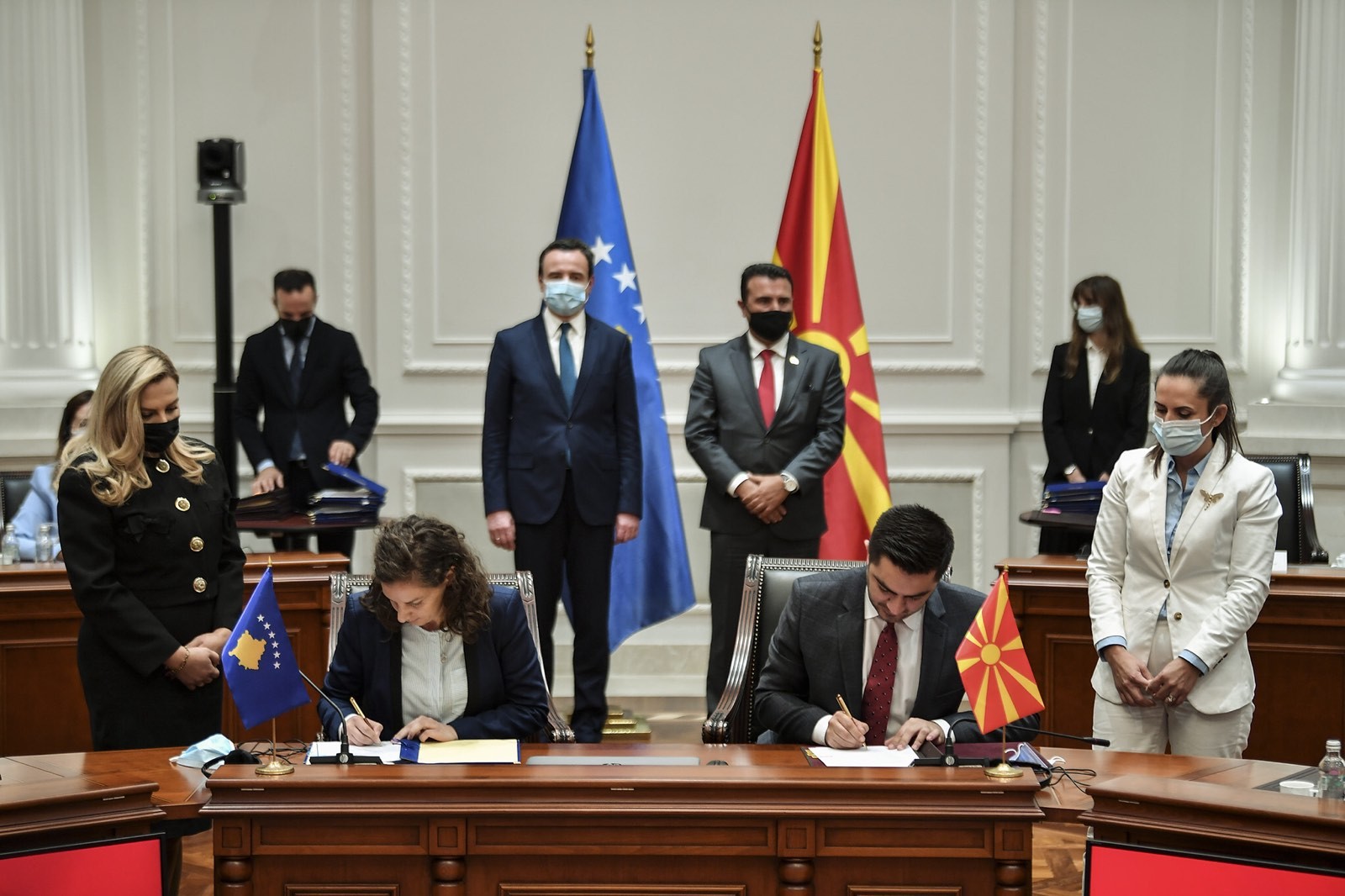 Kosova dhe Maqedonia nënshkruajnë Memorandum për sektorin e energjisë  