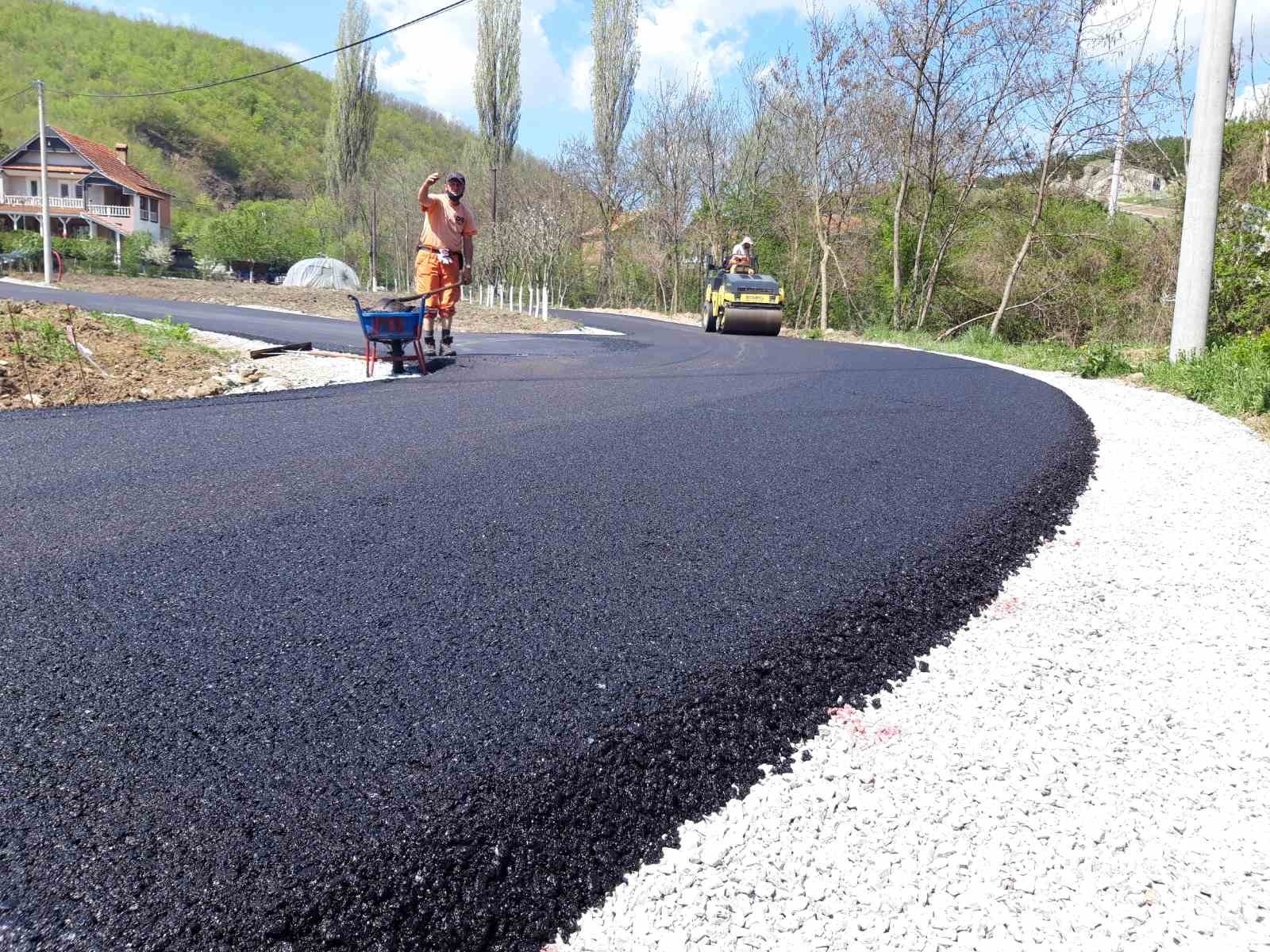 Asfaltohen 9 rrugë në Livoç të Epërm të Gjilanit