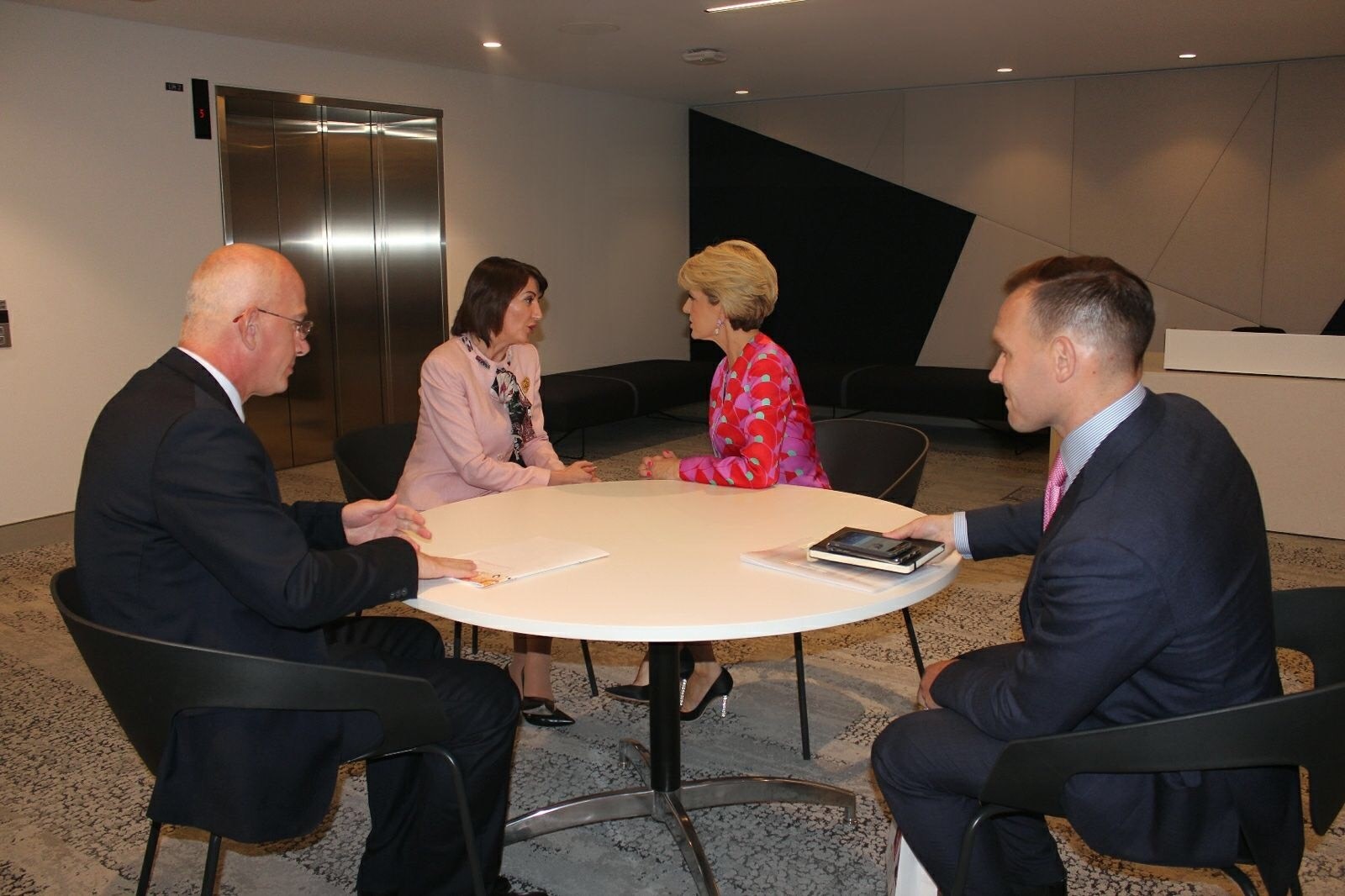 Jahjaga takon ministren e jashtme të Australisë, Znj. Julie Bishop 