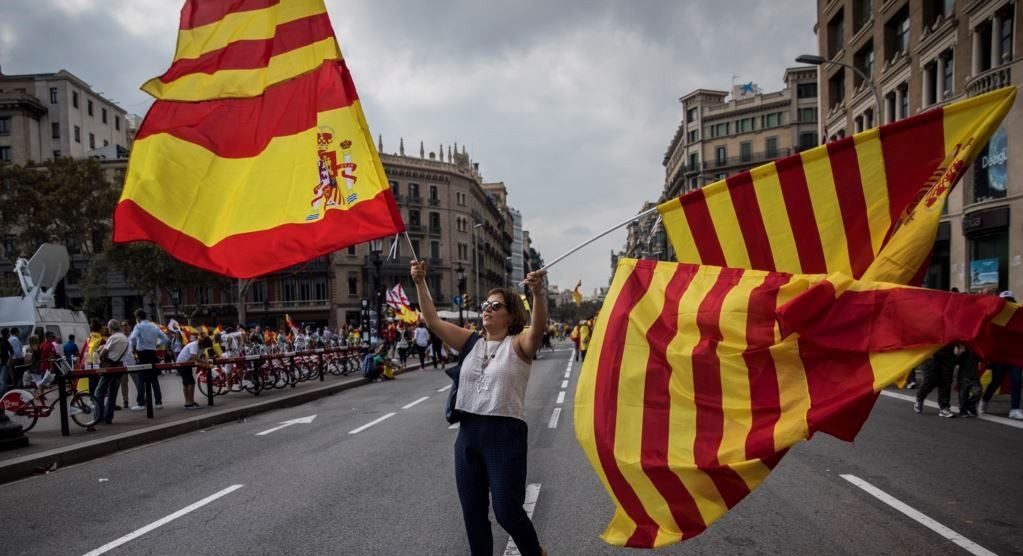 Spanja paralajmëroi pezullimin e autonomisë se Katalonjës 
