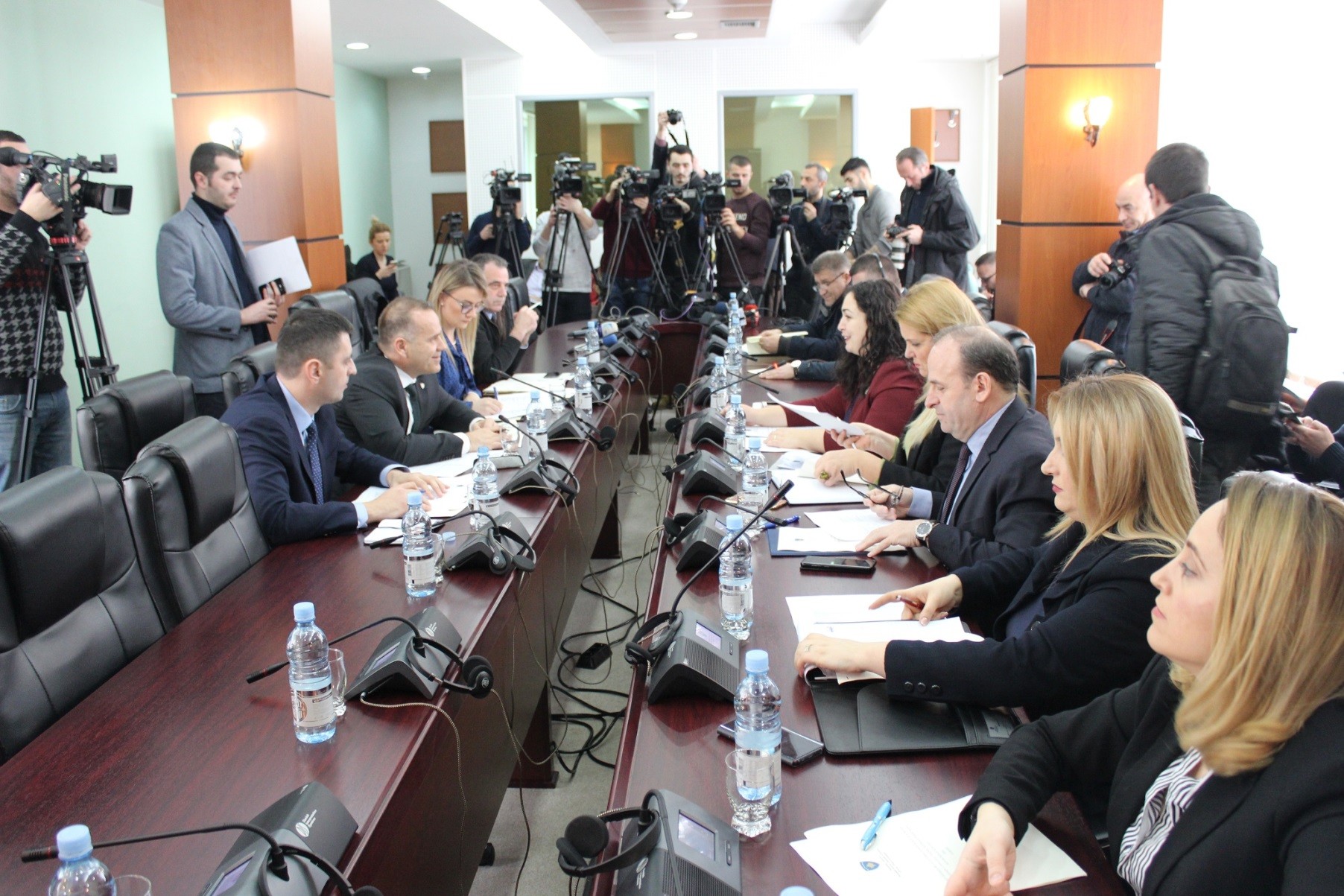 Debatohet për rolin e komisioneve parlamentare të dialogut Kosovë-Serbi