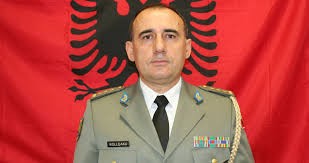 Shefi i ushtrisë shqiptare viziton FSK-në