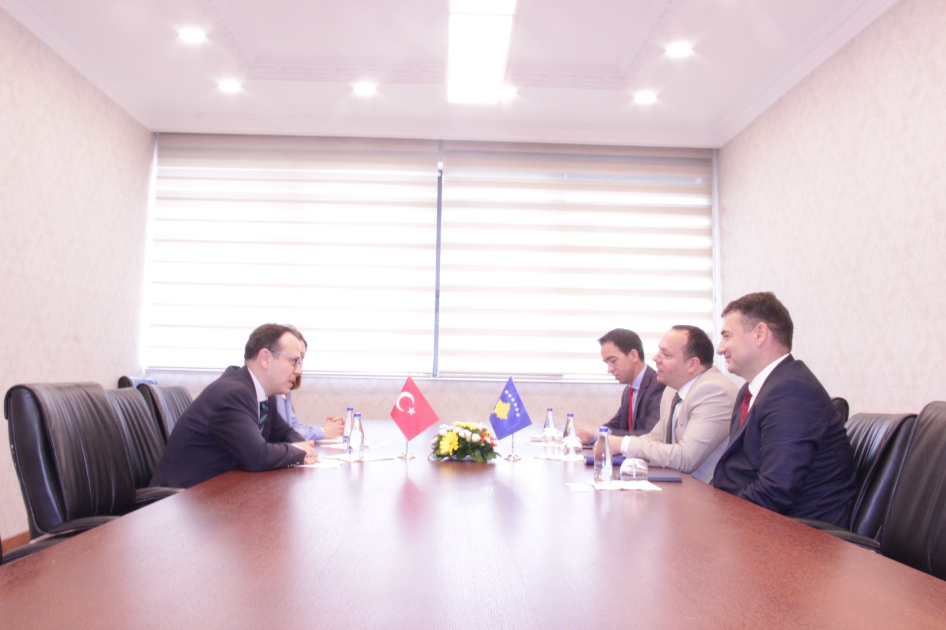 Guvernatori Nurboja priti në takim ambasadorin turk Angili