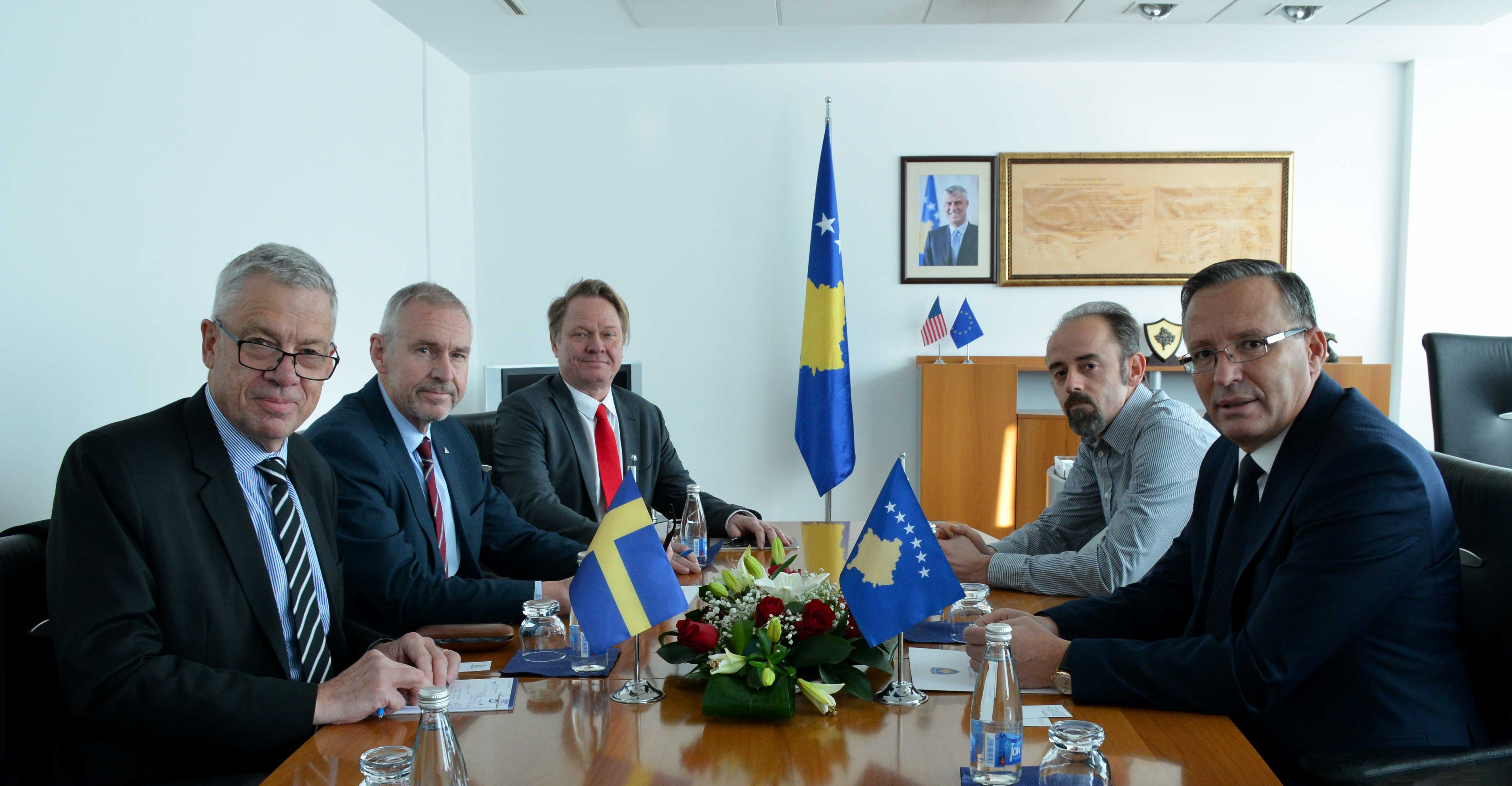 Suedia mbështet Kosovën me 3 milione euro për tatimin në tokë