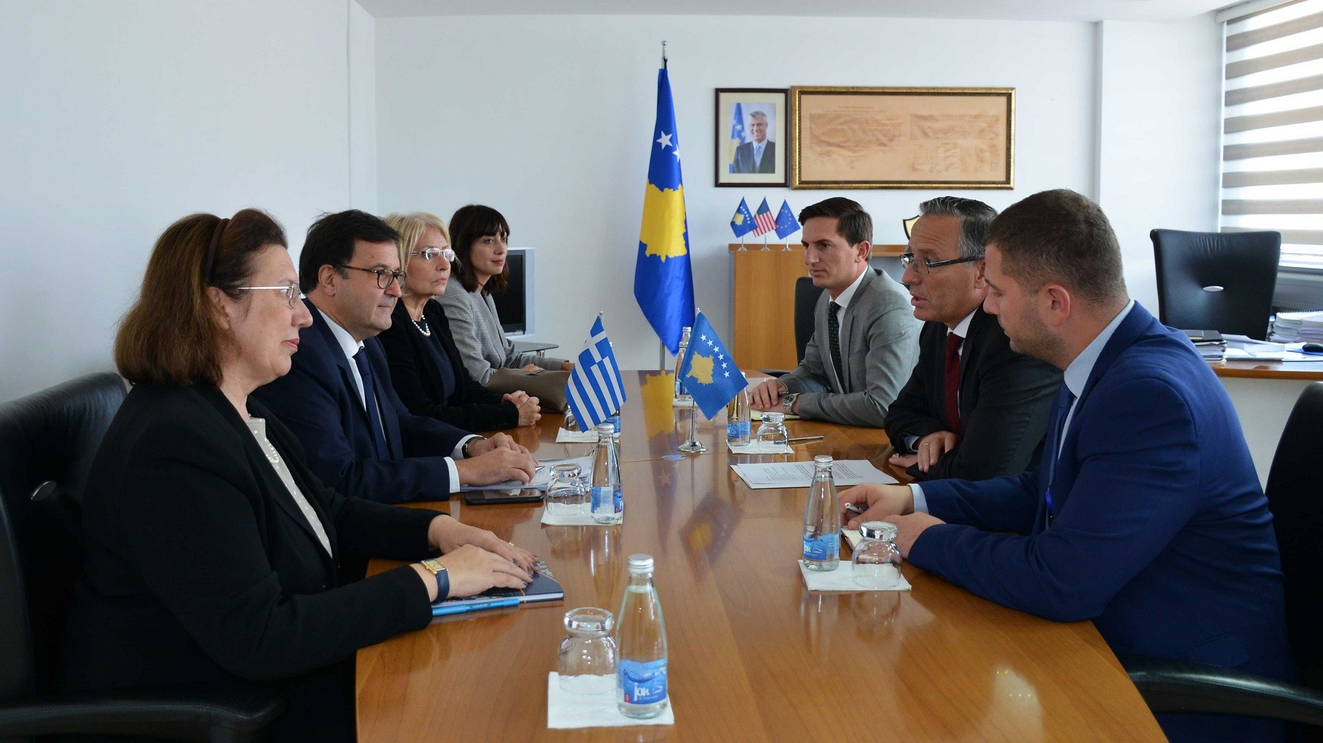 Greqia mbështet Kosovën në aspektin ekonomik dhe financiar