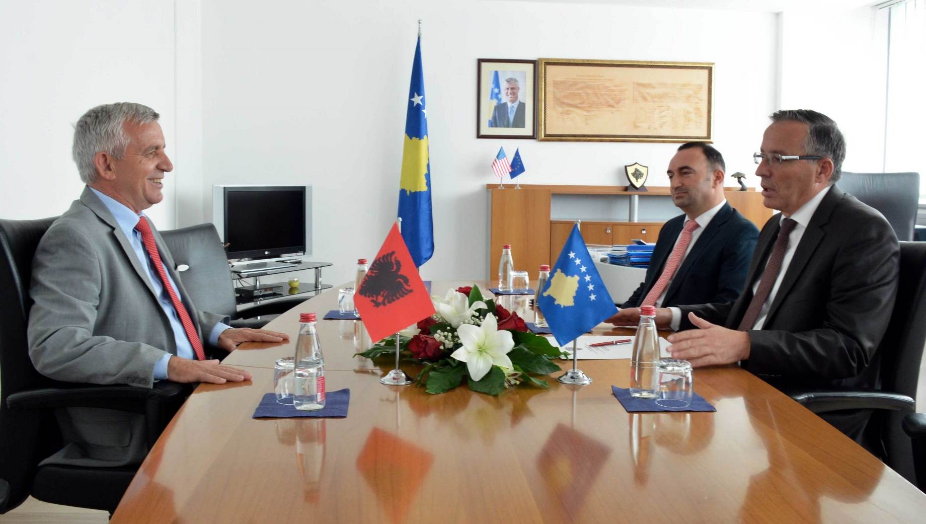 Ministri Hamza e njoftoi Ambasadorin Minxhozi për prioritet e Qeverisë 