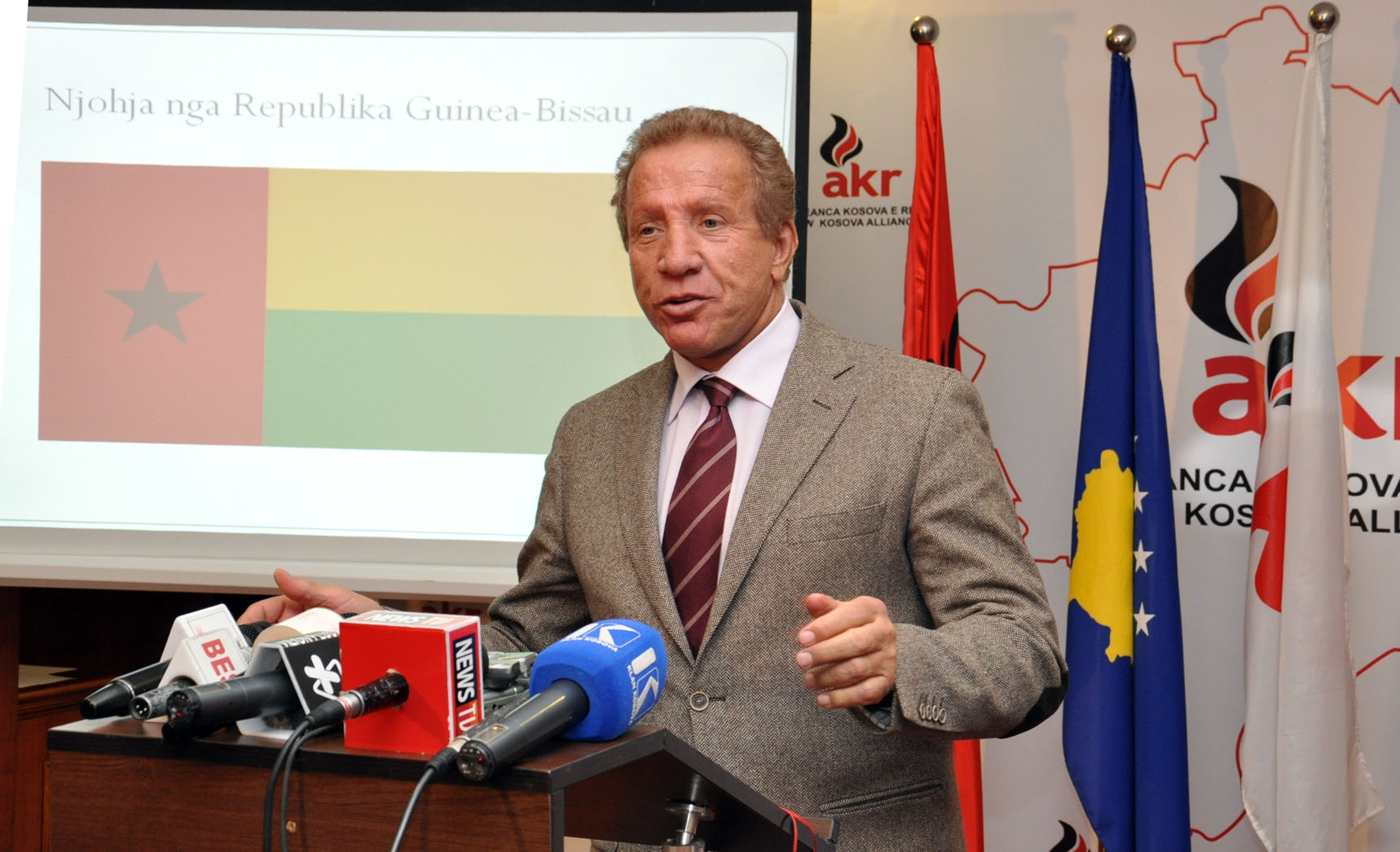 Presidentit Pacolli sot në vizitë zyrtare në Shqipëri  