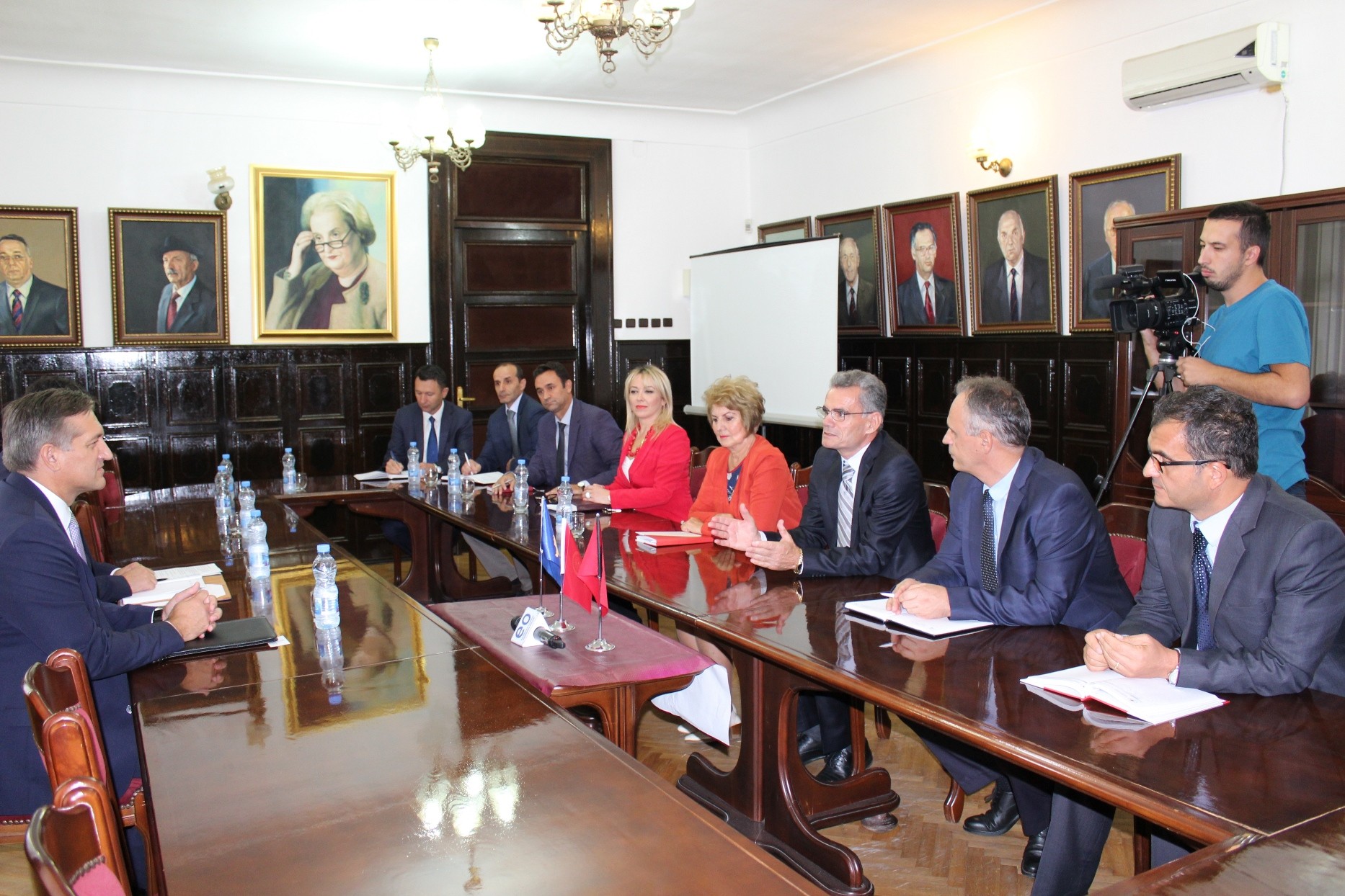Ministri Beqaj e njoftoi Rektorin për themelimin e fondit për inovacion
