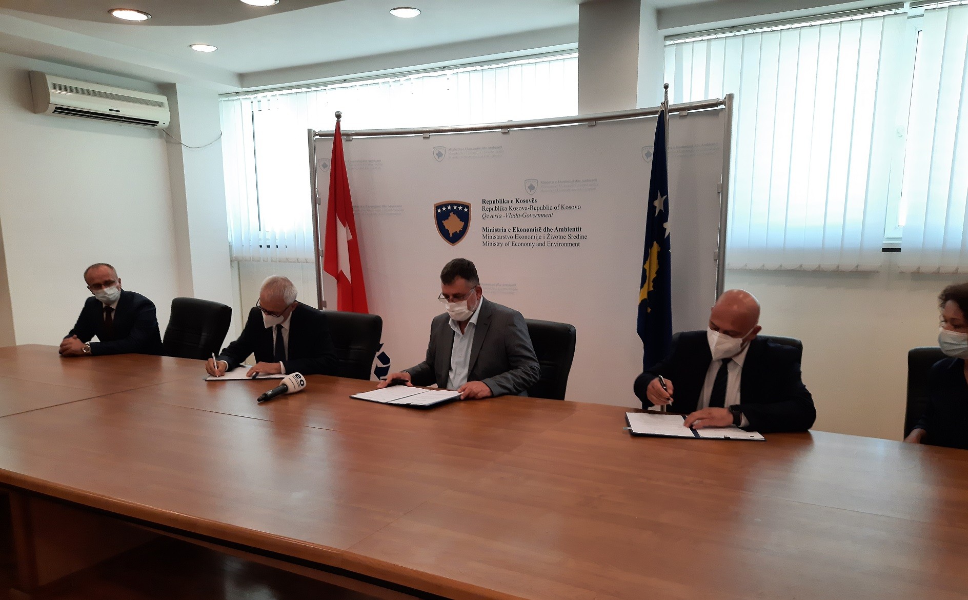 Kosova e Zvicra nënshkruajnë marrëveshje 6 milionëshe për Ngrohtoren e Gjakovës