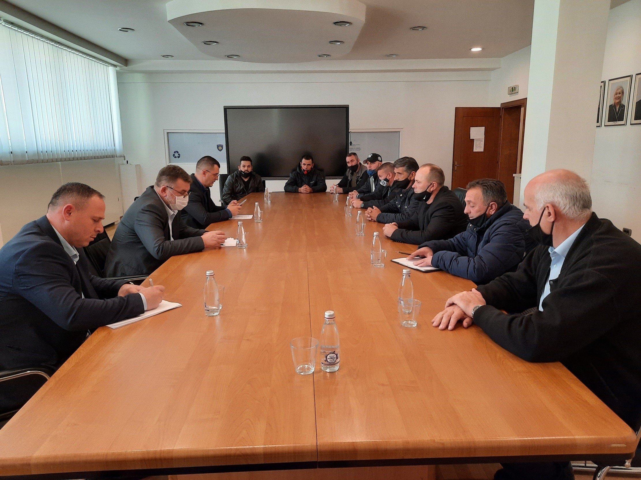 Ministri Kuçi takoj Këshillin Grevist, Sindikatën dhe Menaxhmentin e Trepçës