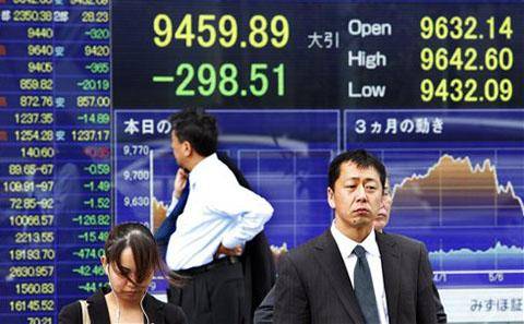 Tregjet financiare aziatike mbyllën me humbje të mëdha
