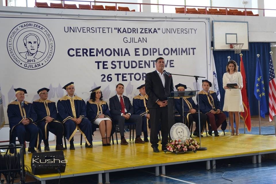 Diplomojnë studentë të Universitetit të Gjilanit
